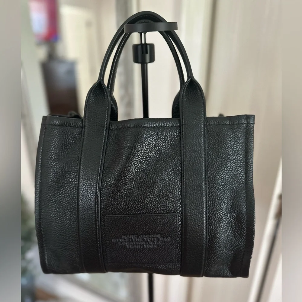 Marc Jacobs Black The Leather Tote Bag, Black Medium Size - Picture 2 of 14